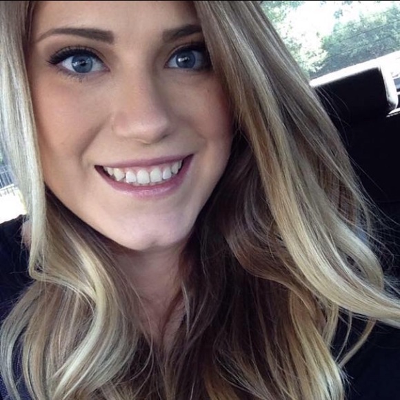 Meet your Posher, Danielle - Picture 1 of 1